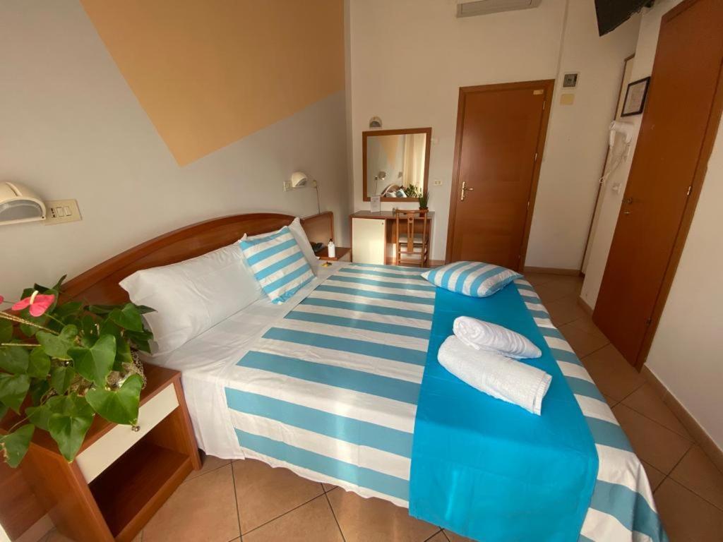 Hotel Villa Caterina リミニ エクステリア 写真