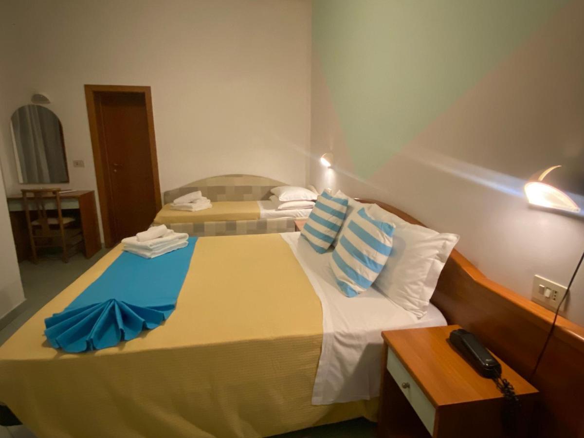 Hotel Villa Caterina リミニ エクステリア 写真