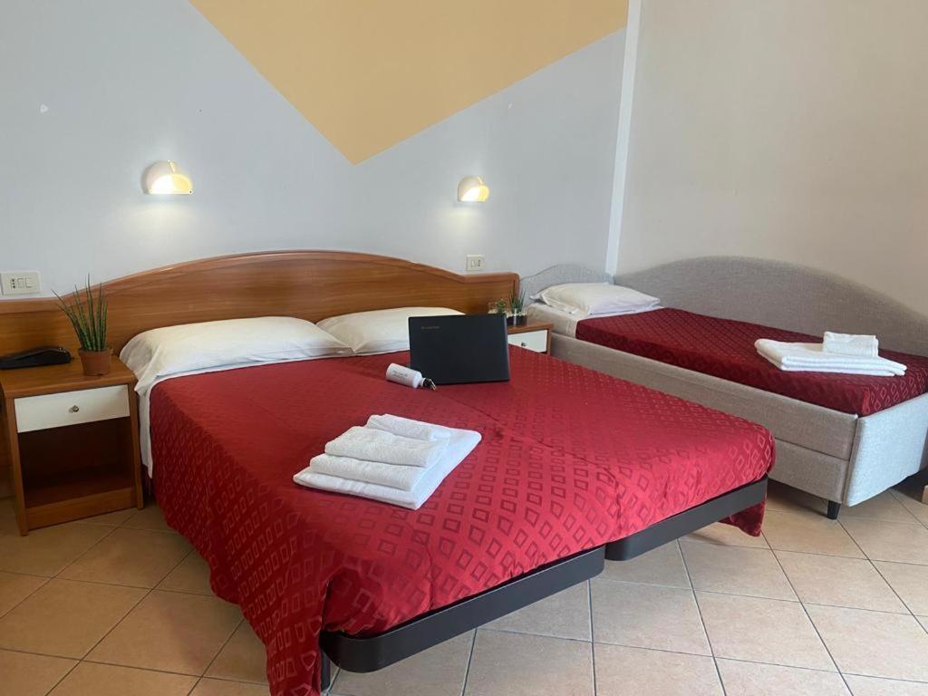 Hotel Villa Caterina リミニ エクステリア 写真