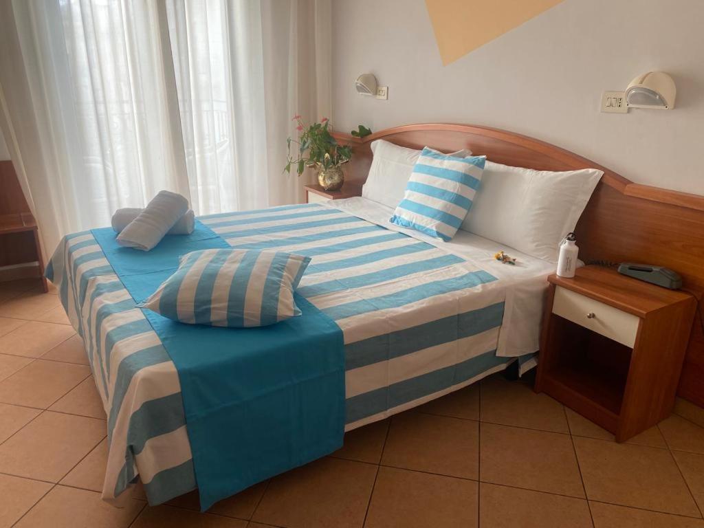 Hotel Villa Caterina リミニ エクステリア 写真