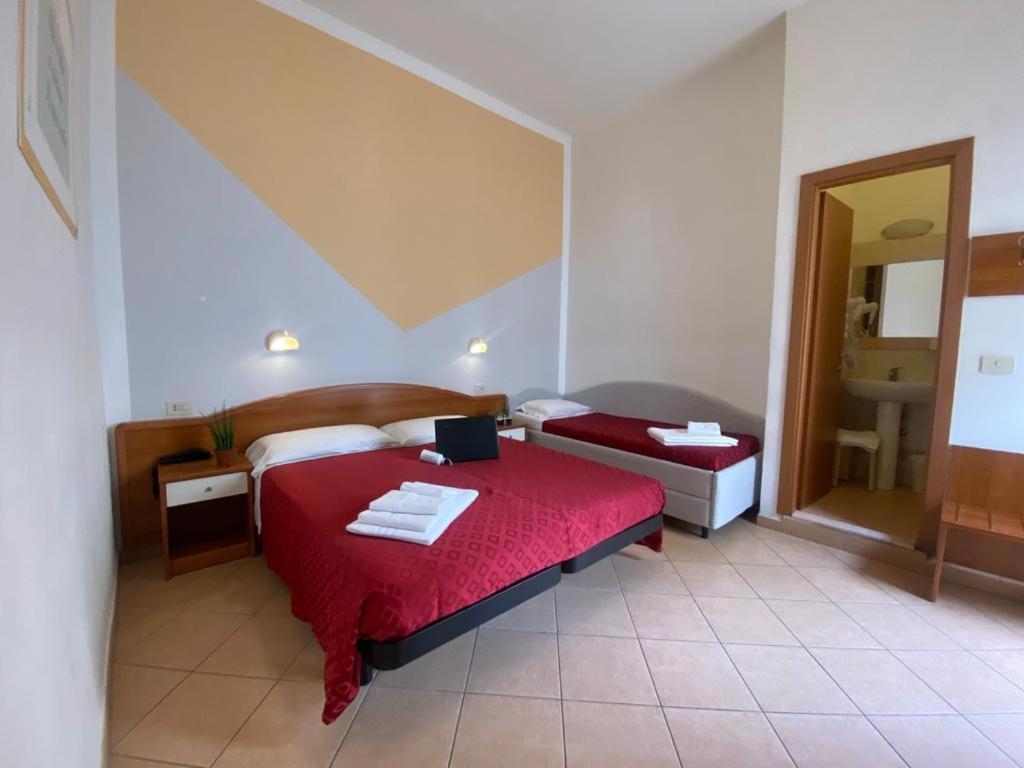 Hotel Villa Caterina リミニ エクステリア 写真