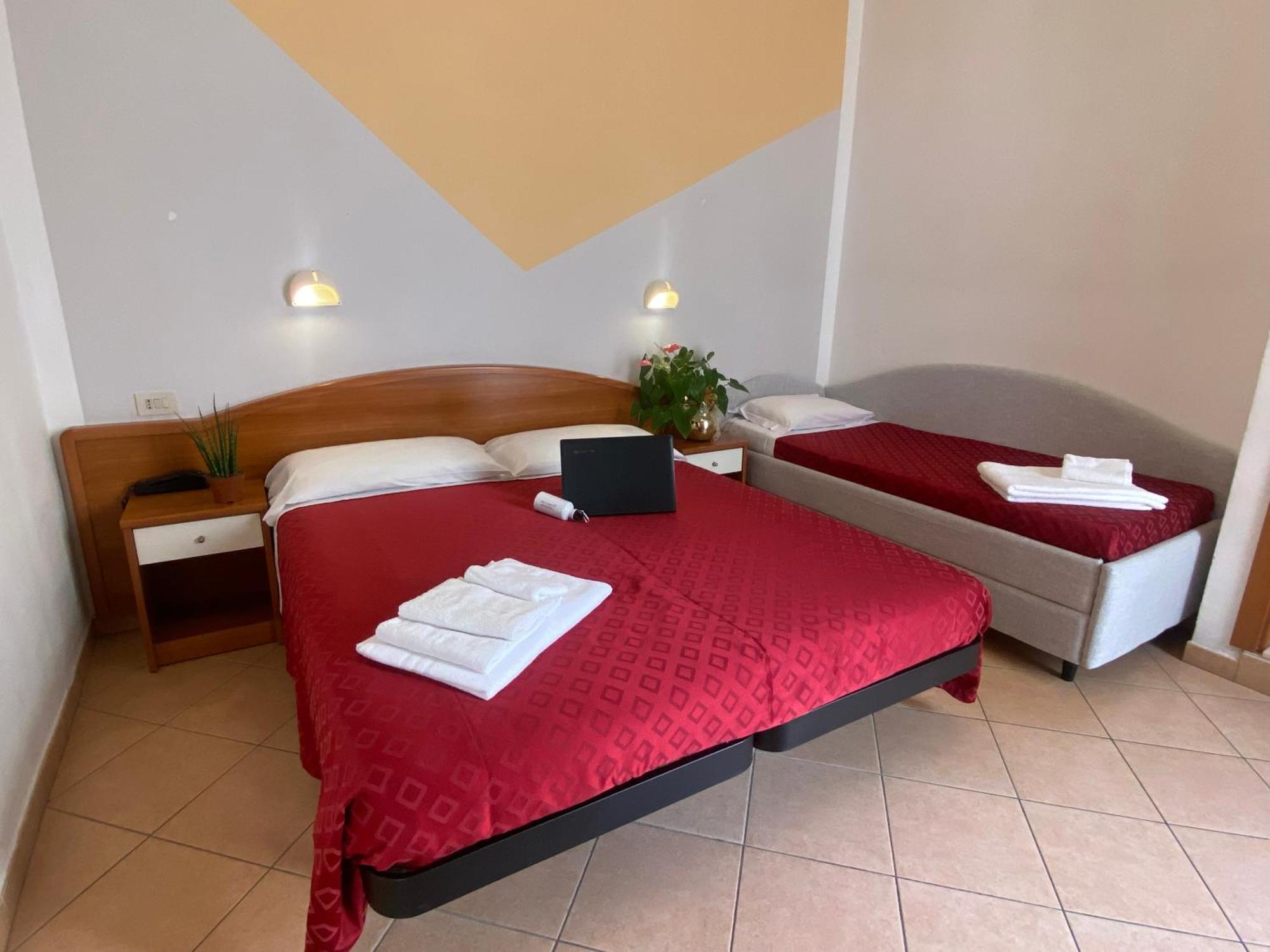 Hotel Villa Caterina リミニ エクステリア 写真