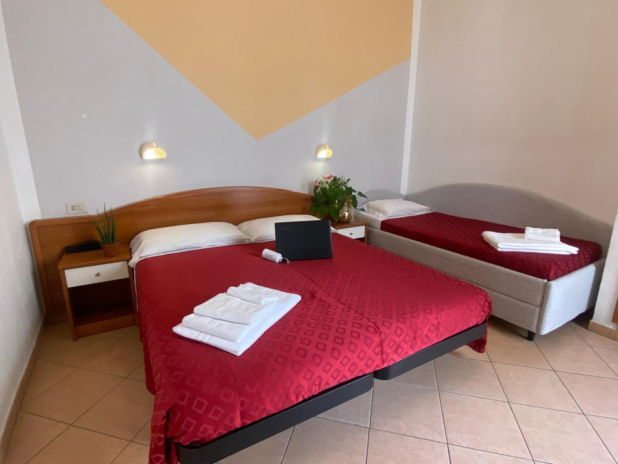 Hotel Villa Caterina リミニ エクステリア 写真