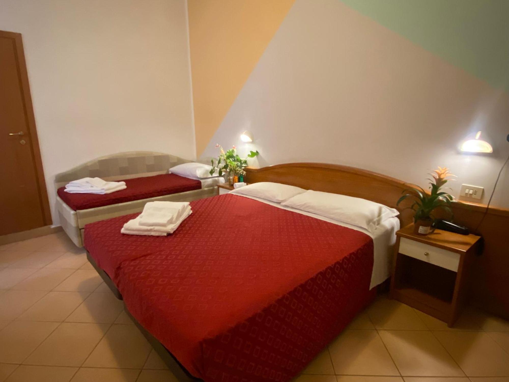 Hotel Villa Caterina リミニ エクステリア 写真