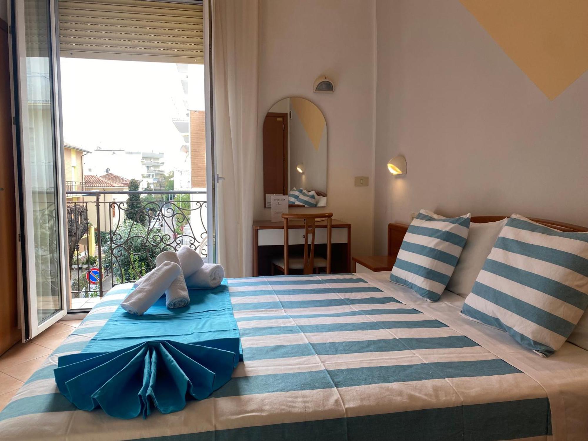 Hotel Villa Caterina リミニ エクステリア 写真
