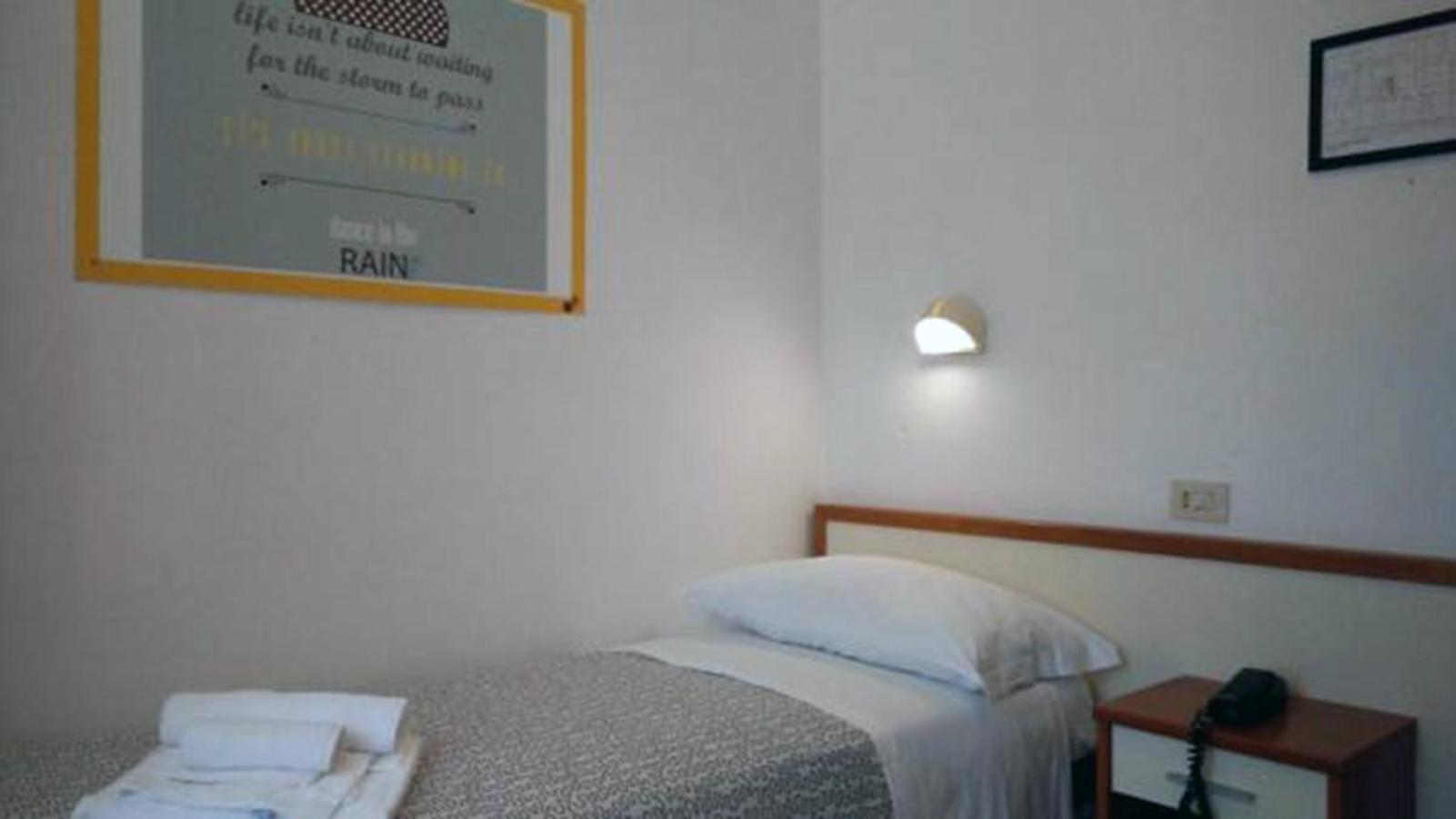 Hotel Villa Caterina リミニ エクステリア 写真