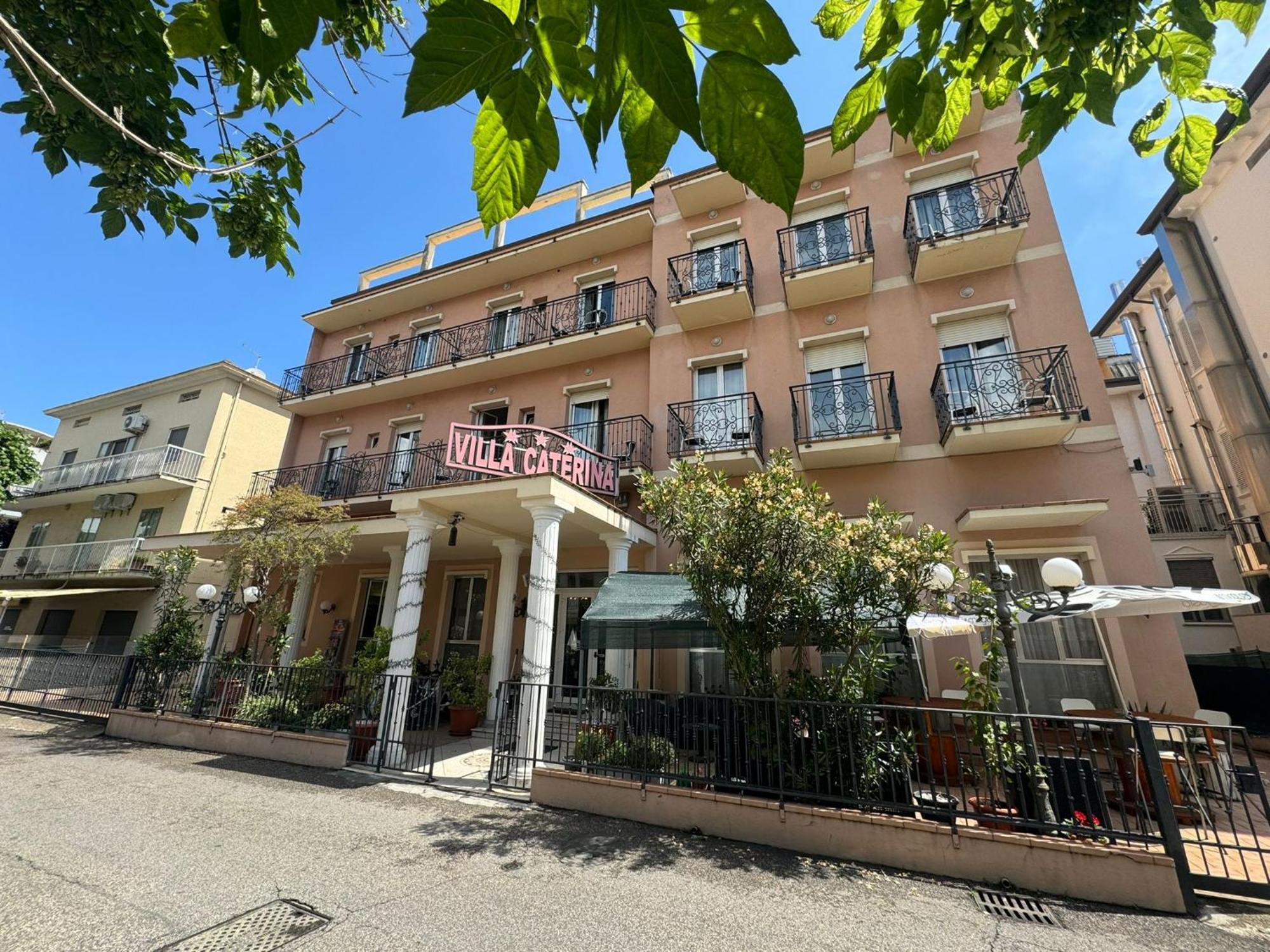 Hotel Villa Caterina リミニ エクステリア 写真