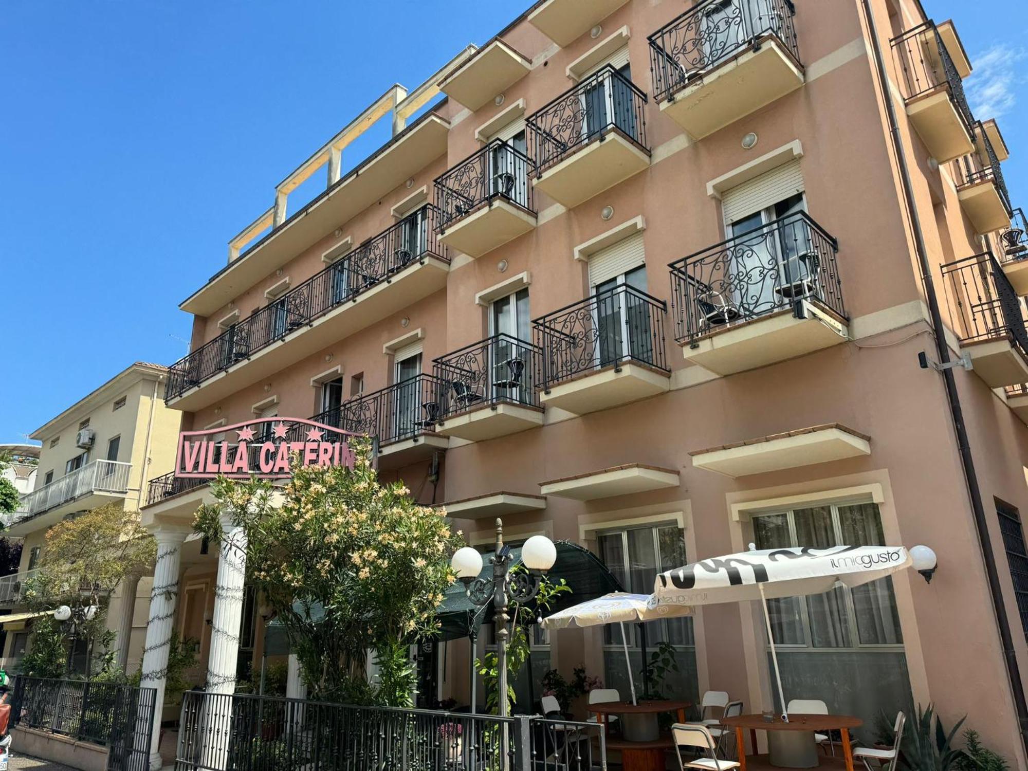 Hotel Villa Caterina リミニ エクステリア 写真