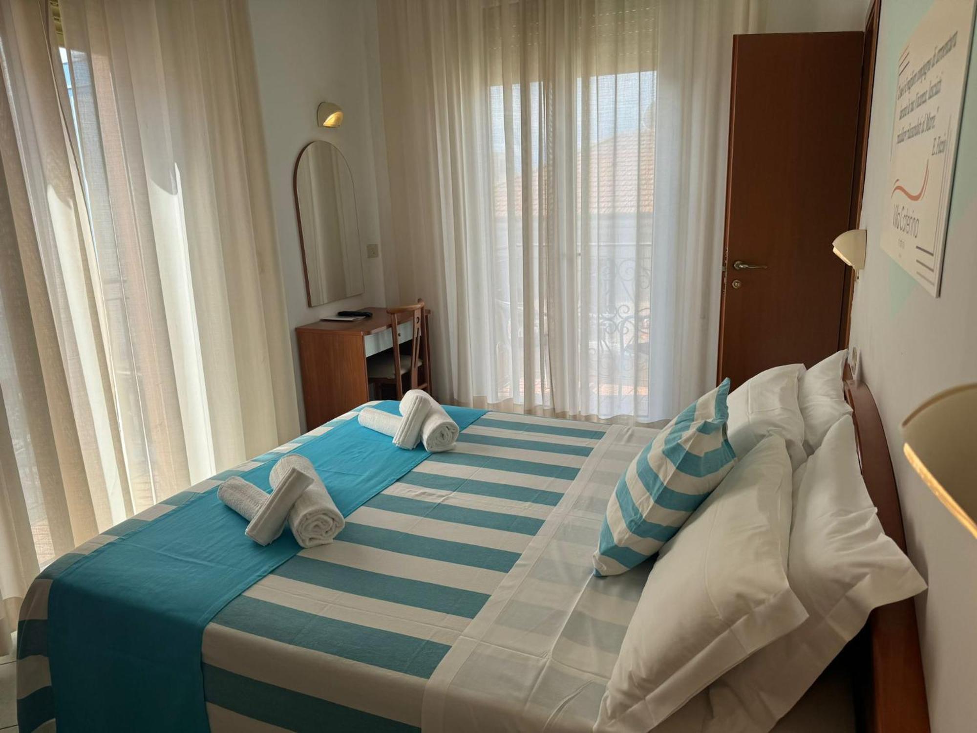 Hotel Villa Caterina リミニ エクステリア 写真