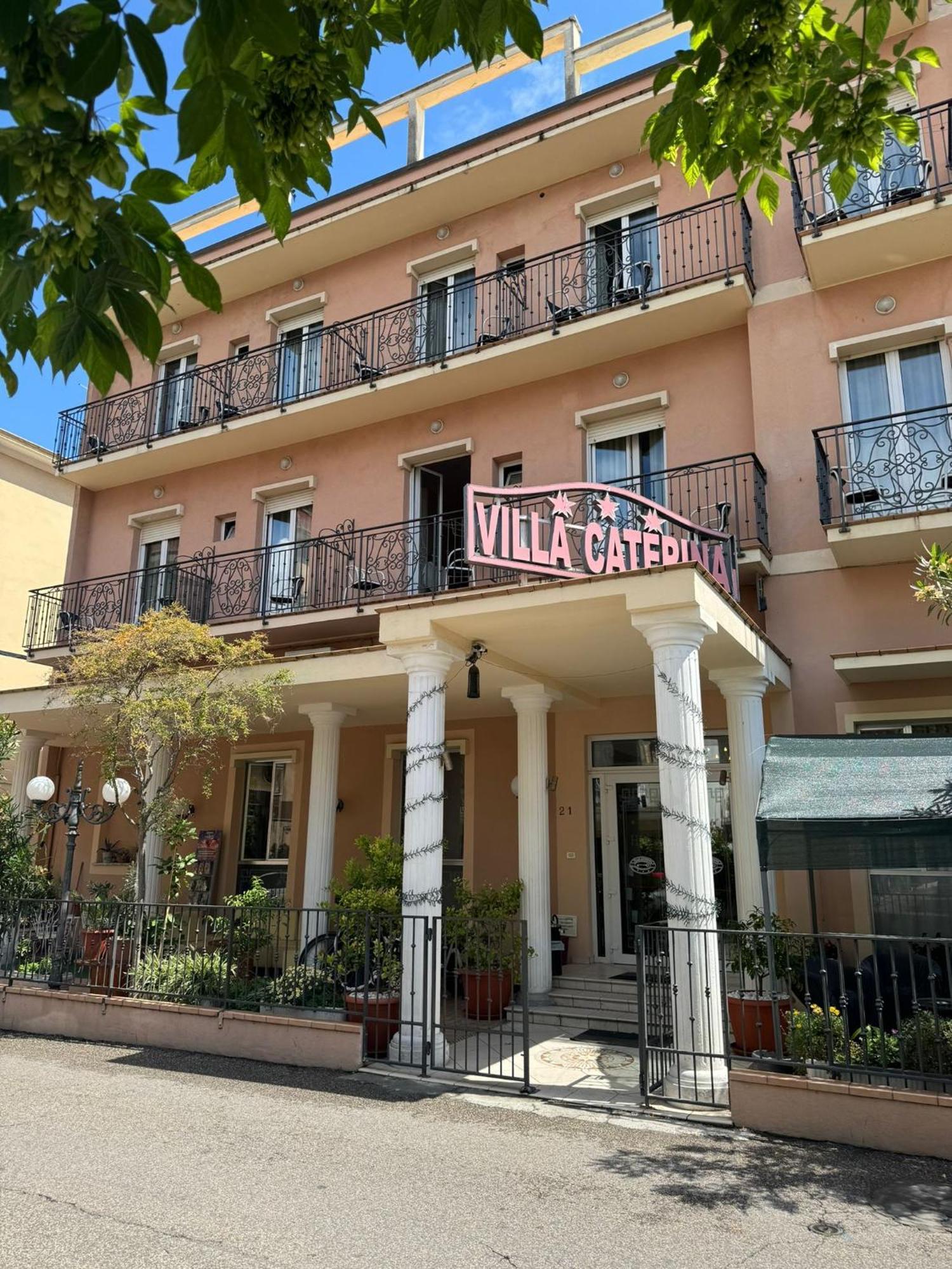 Hotel Villa Caterina リミニ エクステリア 写真