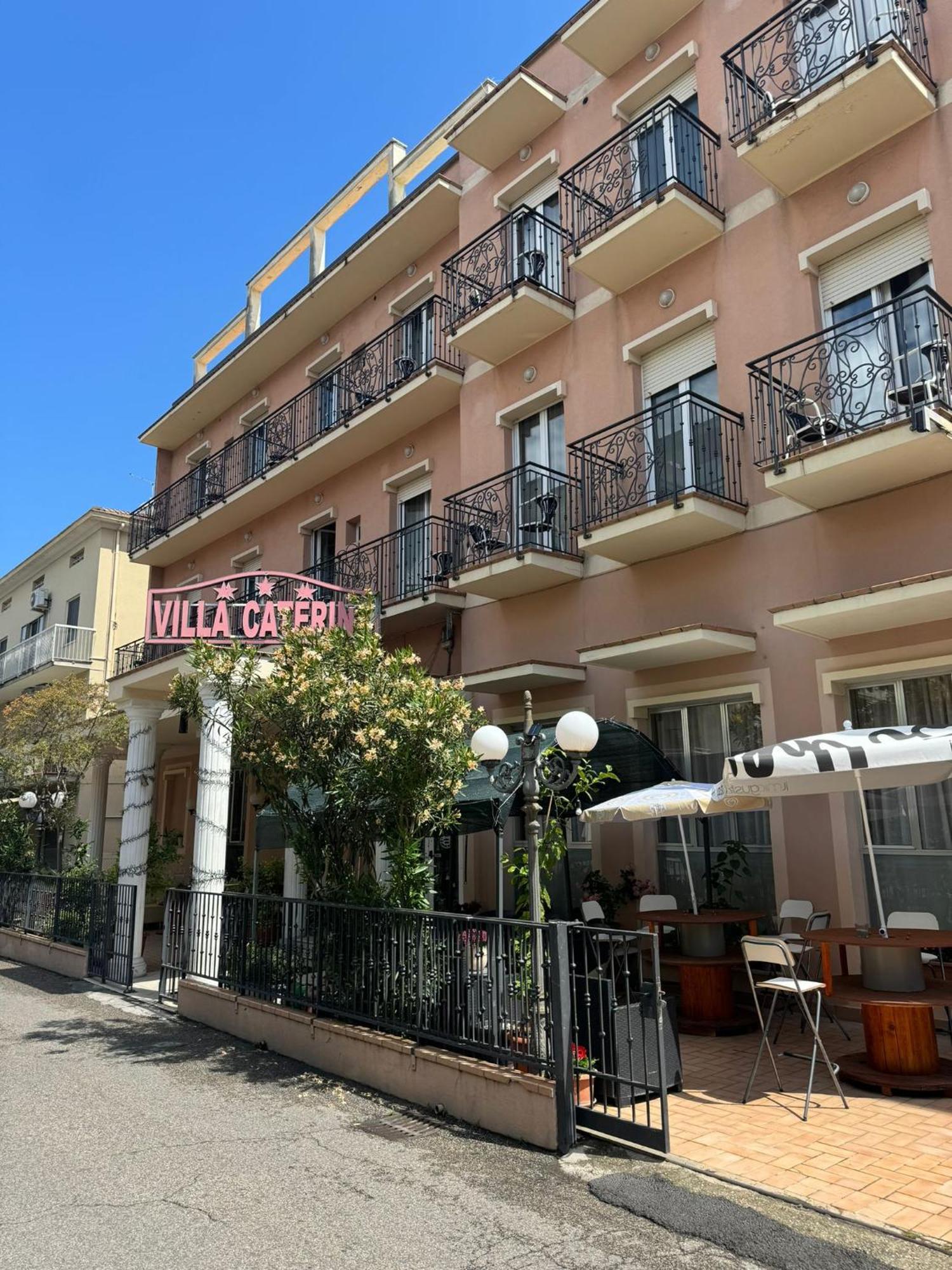 Hotel Villa Caterina リミニ エクステリア 写真