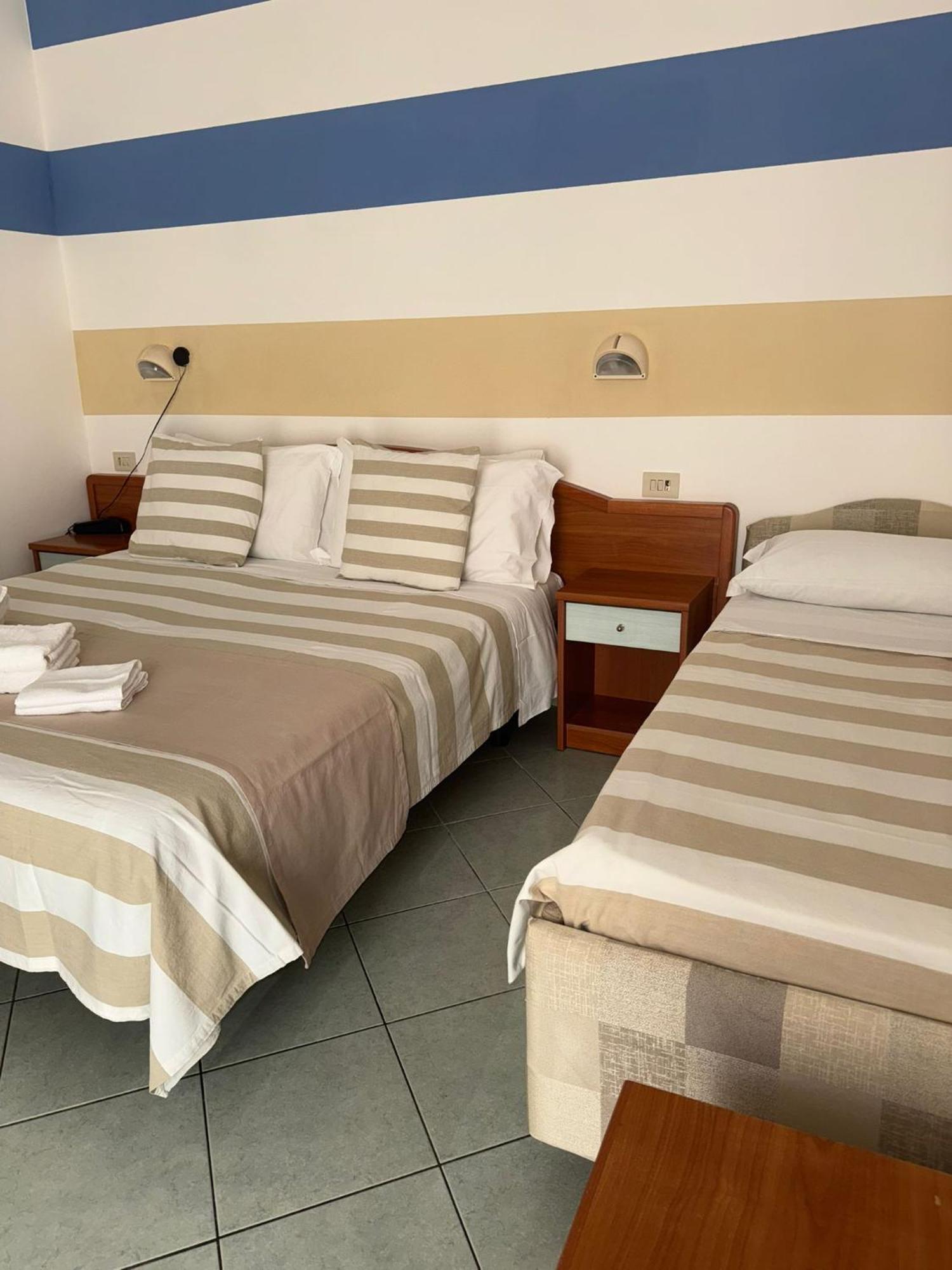 Hotel Villa Caterina リミニ エクステリア 写真