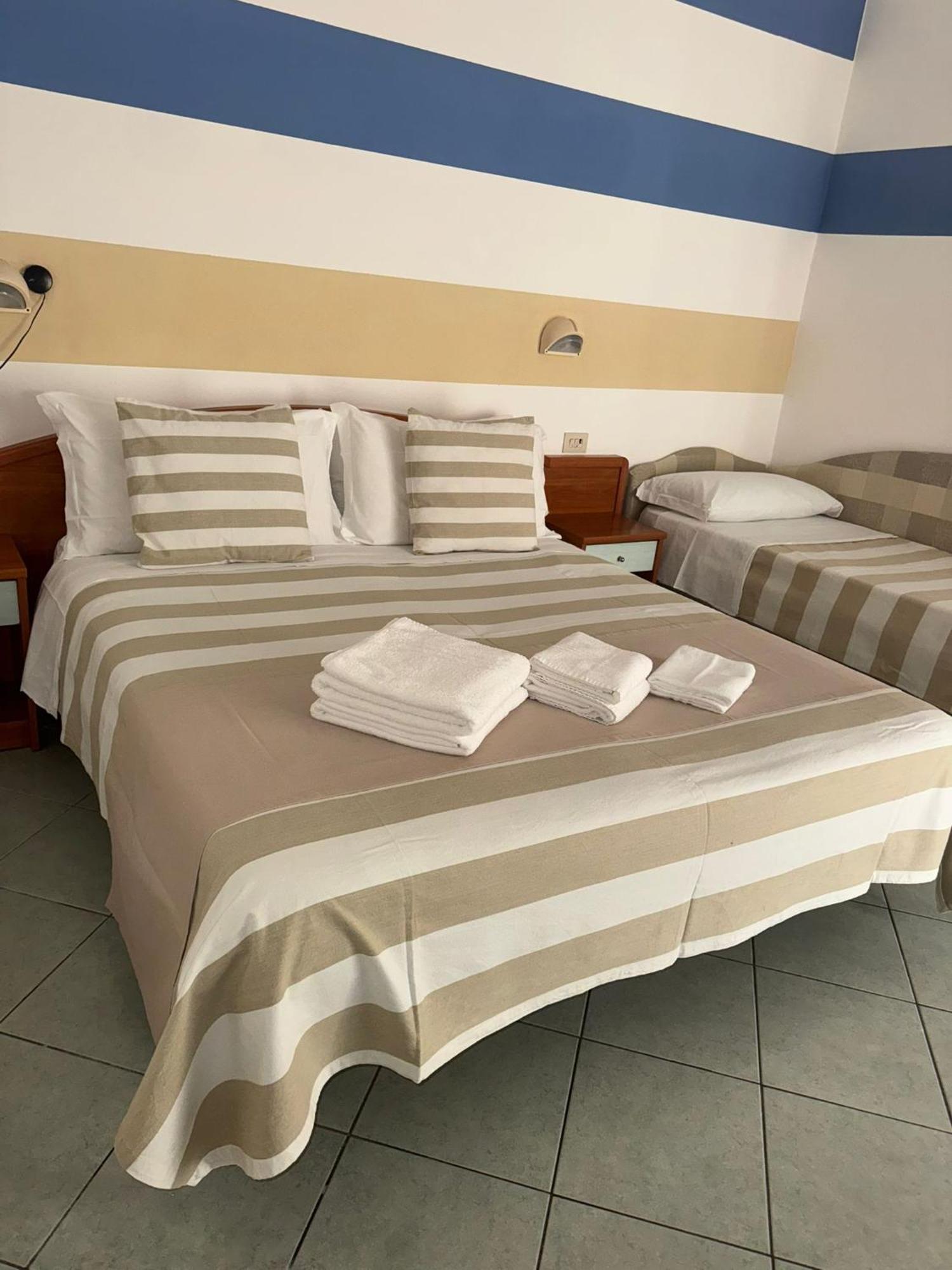 Hotel Villa Caterina リミニ エクステリア 写真