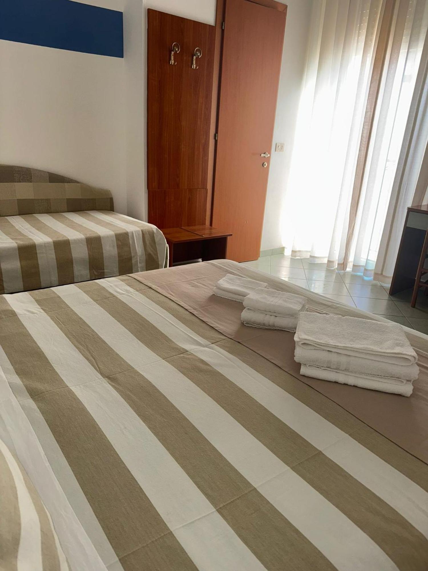 Hotel Villa Caterina リミニ エクステリア 写真