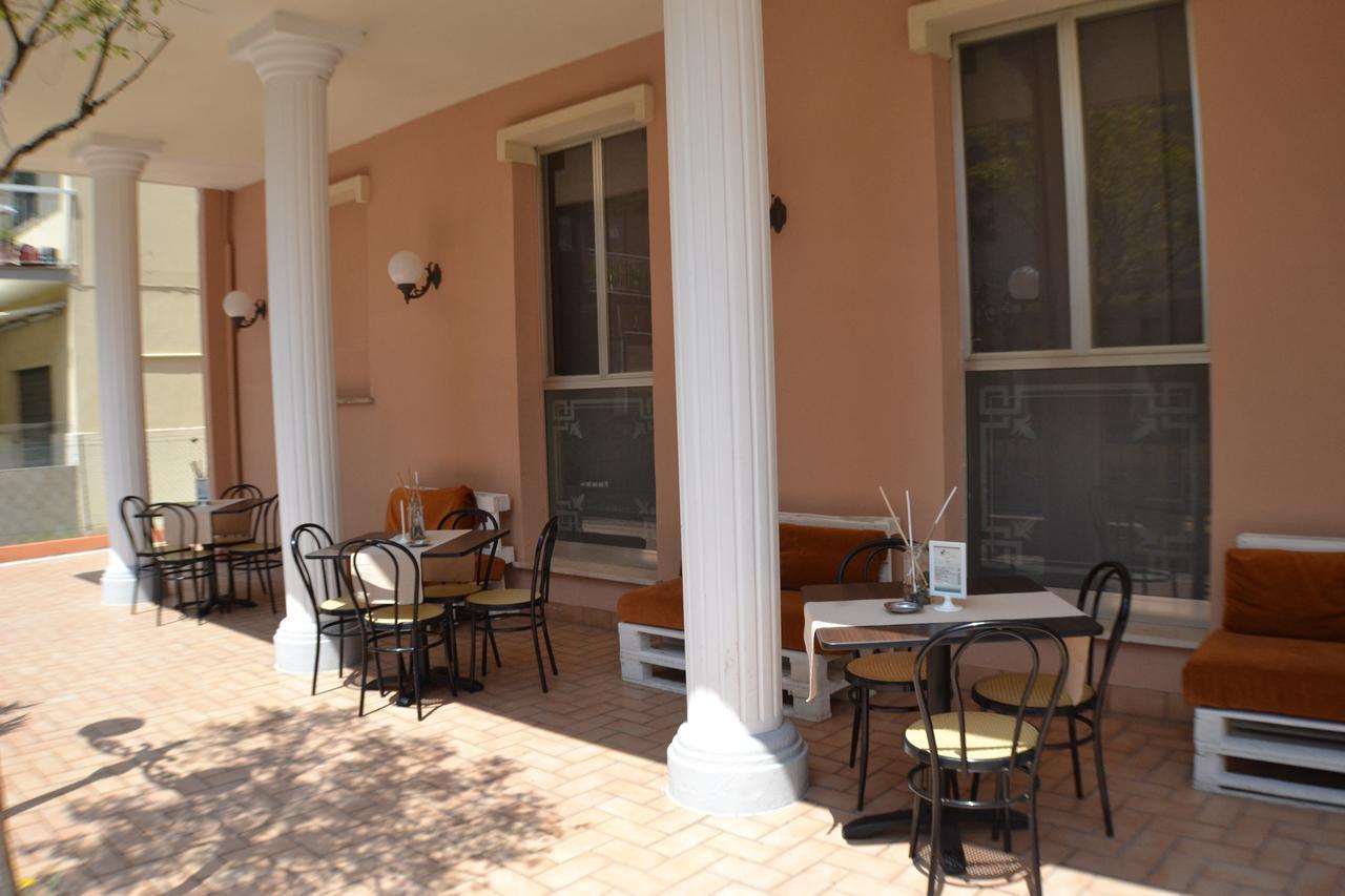 Hotel Villa Caterina リミニ エクステリア 写真